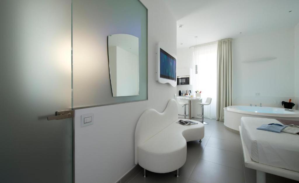 Studio with Spa Bath