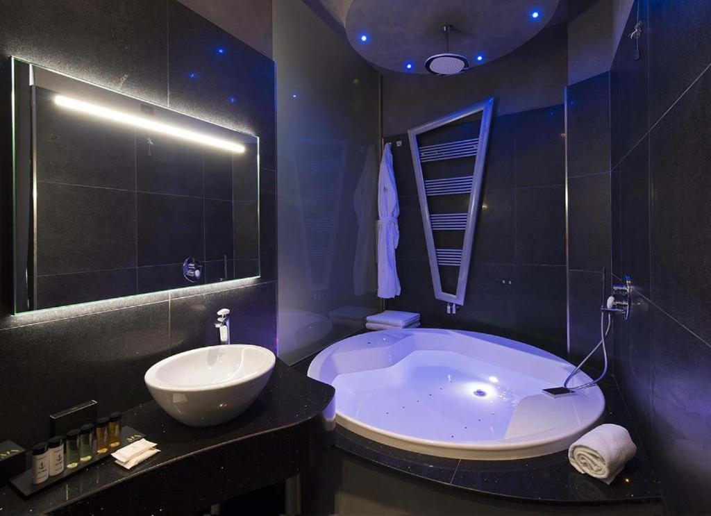 Apartment with Spa Bath